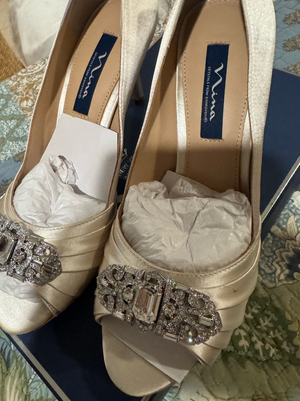 Nina
Nina sandals with crystals from Swarovski